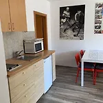 Rudi Hiti's בית הארחה 4*