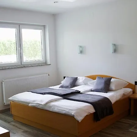 Rudi Hiti's Konukevi 4*