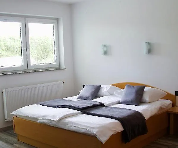 Rudi Hiti's Πανσιόν 4*