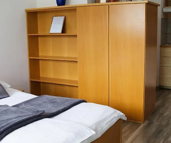 Rudi Hiti's Πανσιόν 4*